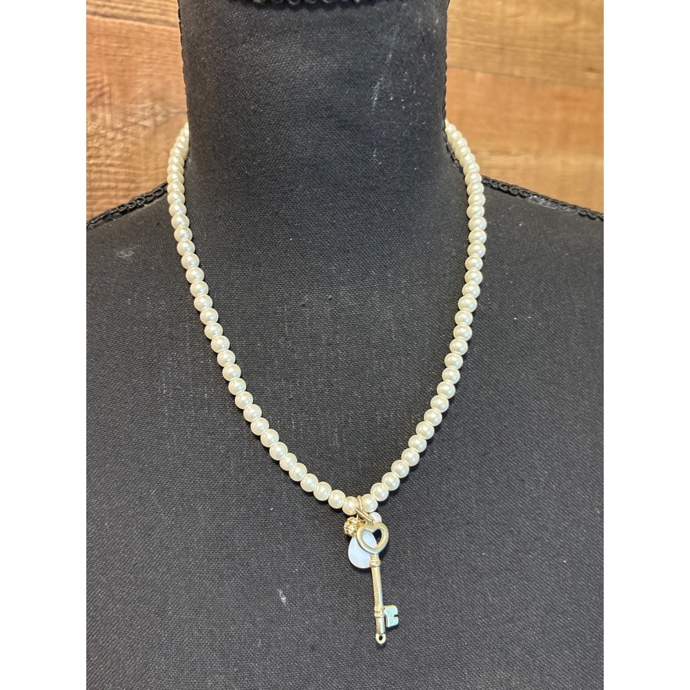 Gold Tone Faux‎ Pearl Necklace with Skeleton Key Heart Pendant 22 Inch Cream